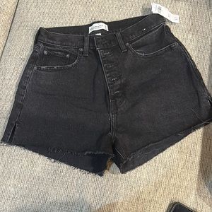 NWT Abercrombie high rise mom short, sz 6